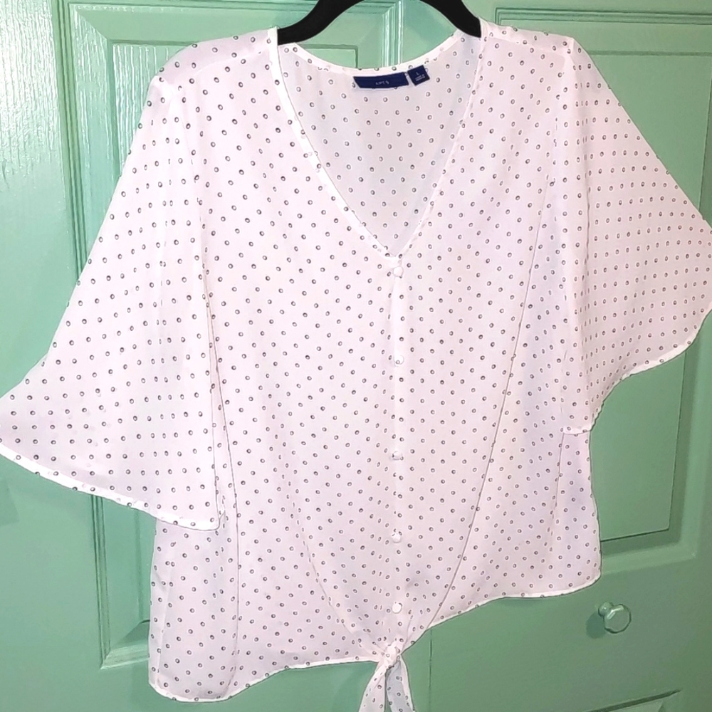 APT 9 Top - Cute Tie Front - Like New - Flutter Sleeves  (Size L) - Picture 6 of 8